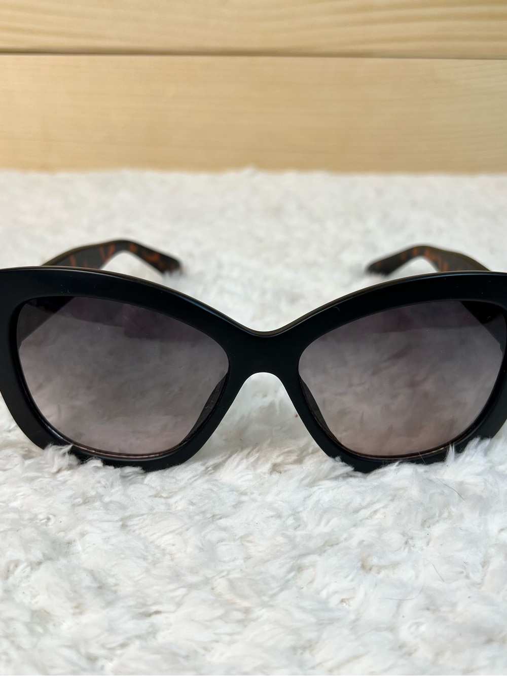 Tahari Black & Tortoise Cat-Eye Sunglasses w/Gradient Lenses - Glam Retro Jackie